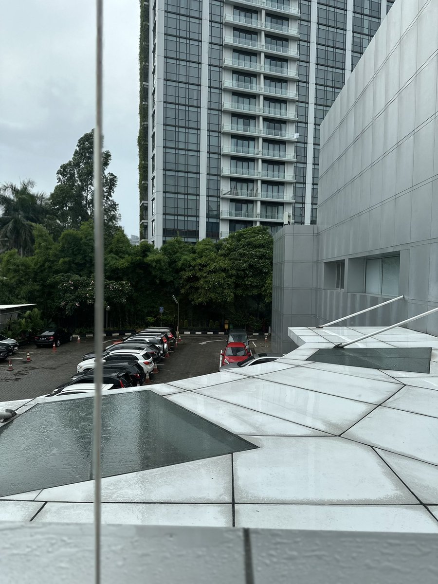 Quinnela's tweet photo. Dec. Lagi berat beratnya kehidupan 😶 https://t.co/X3ieVtuGPc