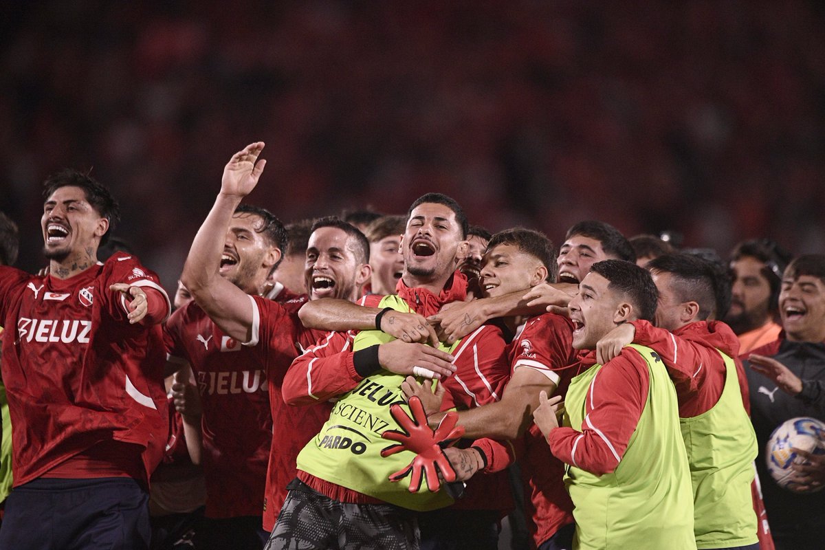 Independiente's tweet photo. ¡MAMÁ, YO QUIERO, MAMÁ!

#TodoRojo 🔴 https://t.co/ECaSeXZfmc