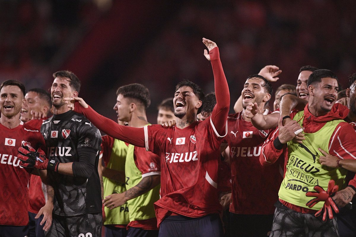 Independiente's tweet photo. ¡MAMÁ, YO QUIERO, MAMÁ!

#TodoRojo 🔴 https://t.co/ECaSeXZfmc