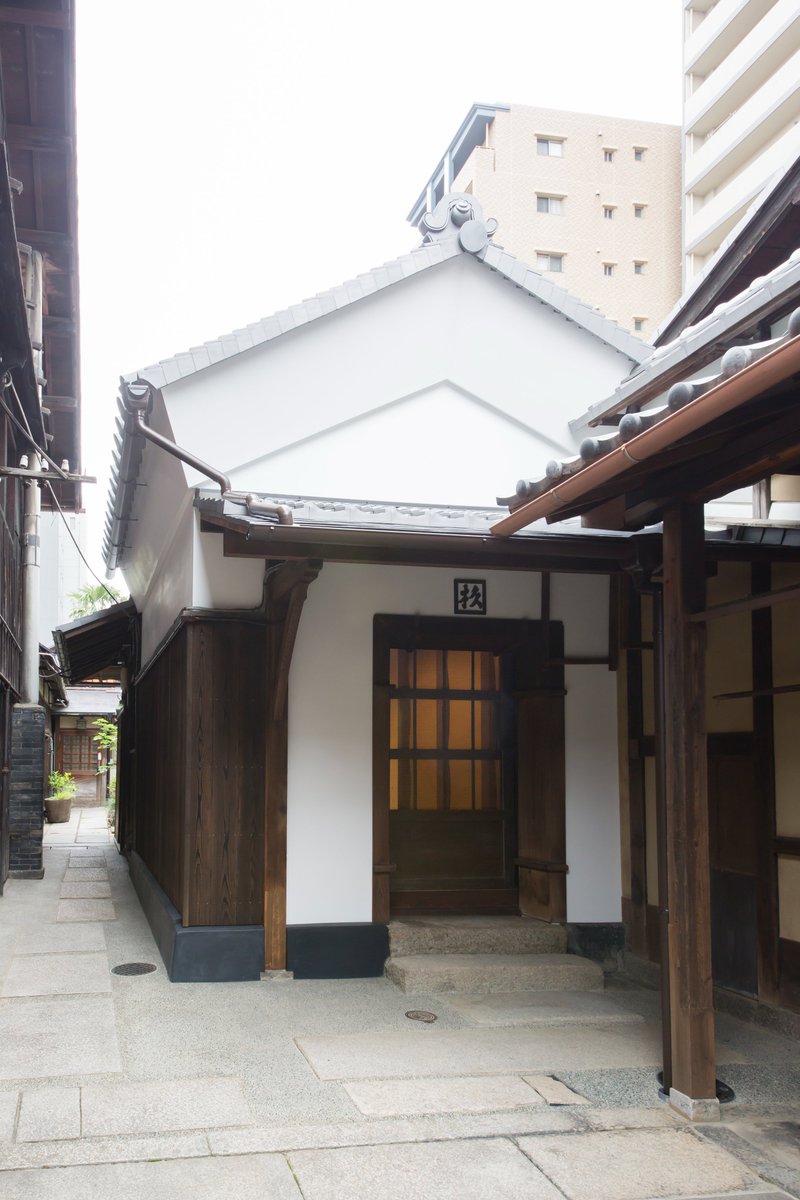 setsukosugiporn's tweet photo. 京都女子大連携事業　絵本読み聞かせイベント12/15(日)「ＫＯＭＥＧＬＡ ＢＯＯＫ ＣＬＵＢ」開催

京都女子大学図書館司書課程の学生による絵本の読み聞かせとクイズ大会！
日時：2024年12月15日(日)　11時～16時
杉本家米蔵にて（米蔵への入場のみ無料）

https://t.co/wbzyOzrnei https://t.co/jBOwFpBR69