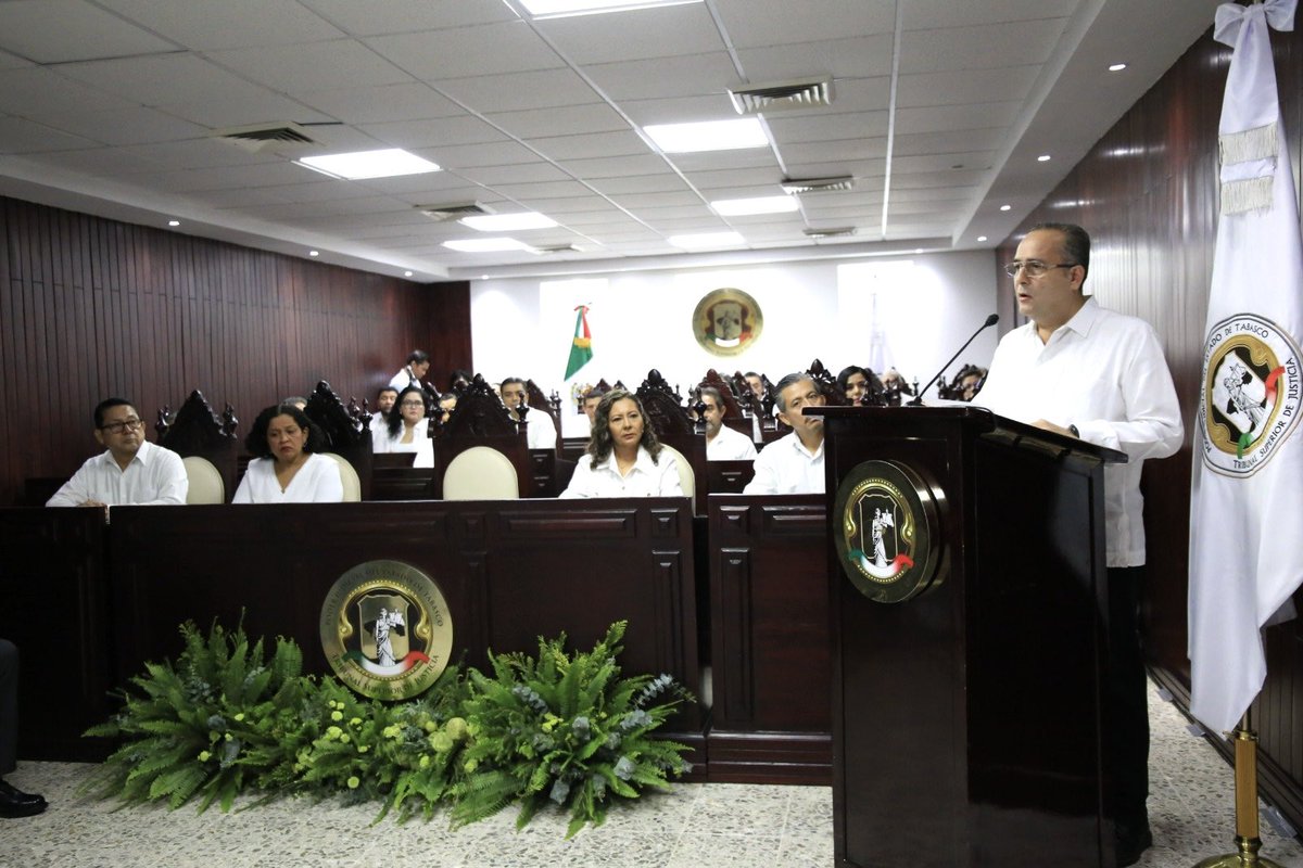 TabascoJavier's tweet photo. Me dio mucho gusto asistir esta mañana al Informe de Labores del Presidente del Tribunal Superior de Justicia, Carlos Efraín Reséndez Bocanegra, a quien reconozco su compromiso con el pueblo, al igual que a las y los magistrados del Poder Judicial, quienes están empeñados en aplicar una verdadera justicia para todas y todos. ¡Los felicito por hacer historia no sólo con su trabajo sino por sus convicciones!