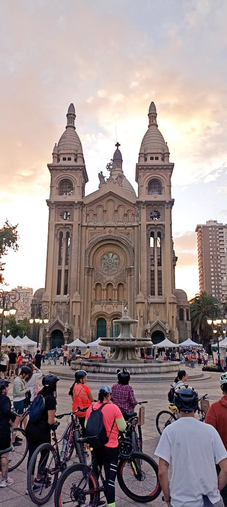 El sábado recién pasado el Consejo de <a href="/Monumentos_cl/">Consejo de Monumentos Nacionales de Chile</a> invitó a la cicloruta Monumentos Sagrados Al Sur De La Alameda. 🚲⛪
En bici conectamos notables templos que son un tesoro y testigos de la historia de Santiago. Desde <a href="/Bici_paseos/">Bicipaseos Patrimoniales</a> y <a href="/yoenBicicleta/">Yoquieroandarenbici</a> colaboramos en la logística.