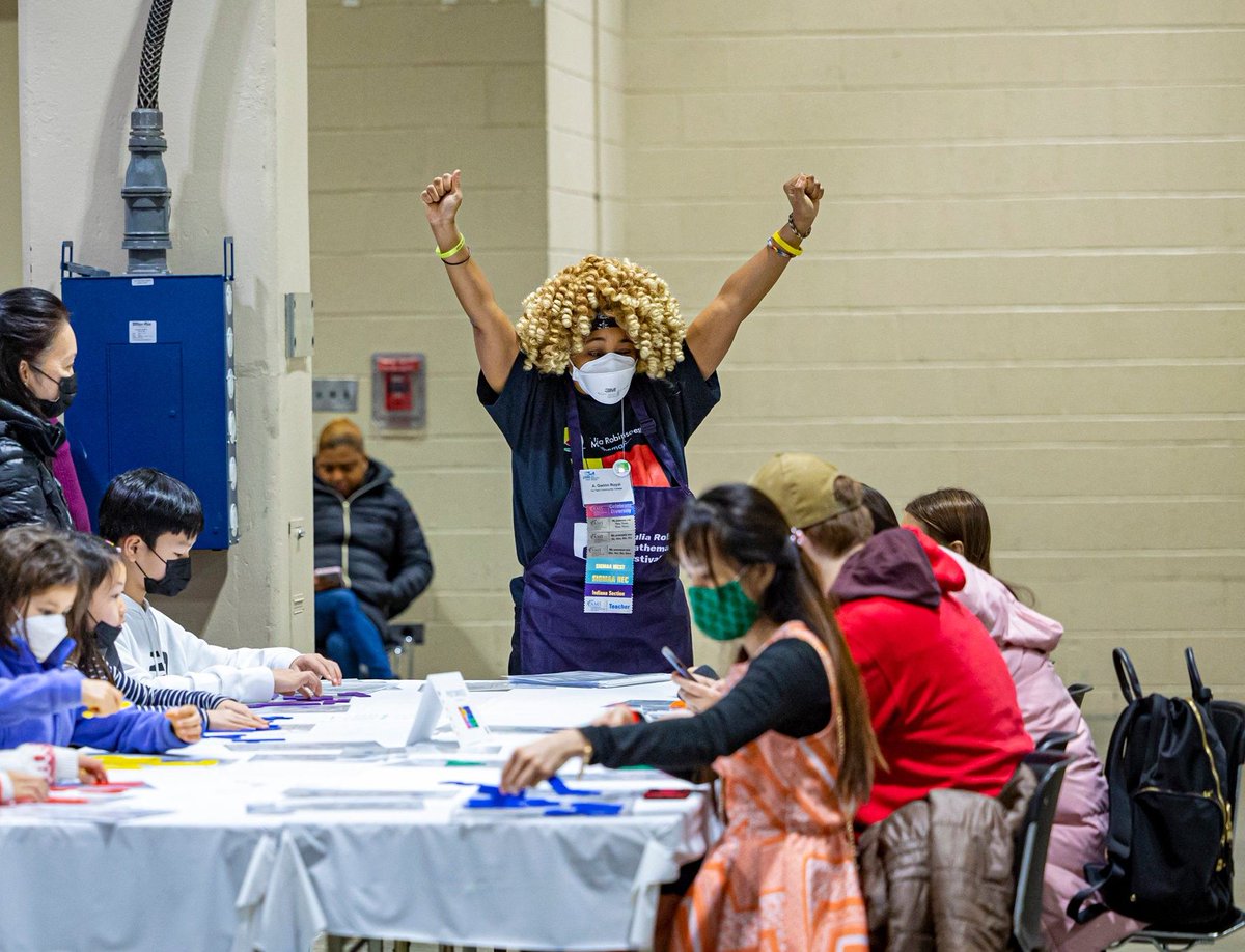 theJRMF's tweet image. Hey Seattle! We'll be hosting a free math festival at the Seattle Convention Center Arch on Saturday, Jan. 11! Join us to play or to volunteer - or both! Learn more and register here: buff.ly/3GK50DW  #familymath #JMM2025 @JointMath