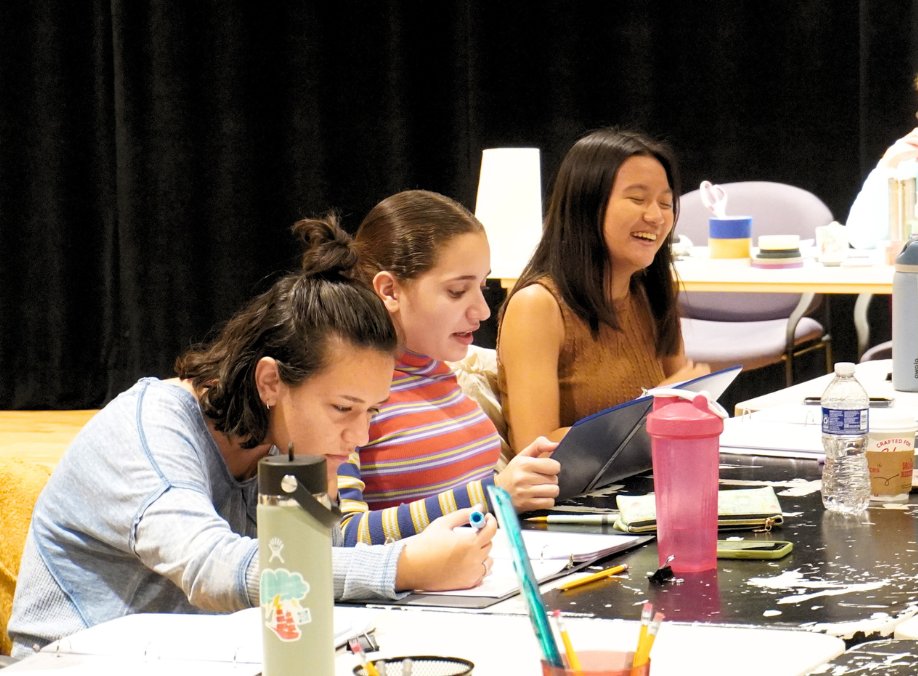 PHOTO FLASH📸 A Little Shakespeare: THE TEMPEST rehearsals have officially begun and this cast is bringing ALL the giggles! Get ready to laugh along with this bewitching tale in JAN 2025. Tix on sale now!
tworivertheater.org/whats-on/a-lit…