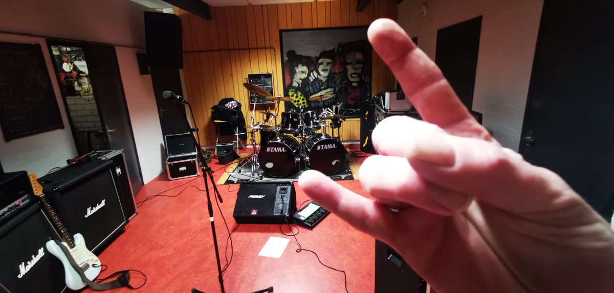 You guys ready for the Eindhoven Metal Meeting? We're playing the warmup show on Thursday.
Weekend starts early this week!