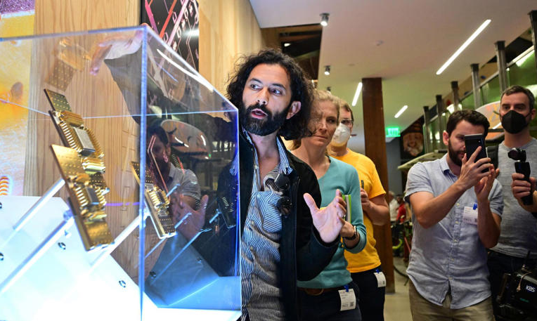 msn.com/en-us/news/tec…

Google unveils ‘mindboggling’ quantum computing chip - Story by Robert Booth UK technology editor

It measures just 4cm squared but it possesses almost inconceivable speed.

Google has built a computing chip that takes just five minutes to complete tasks