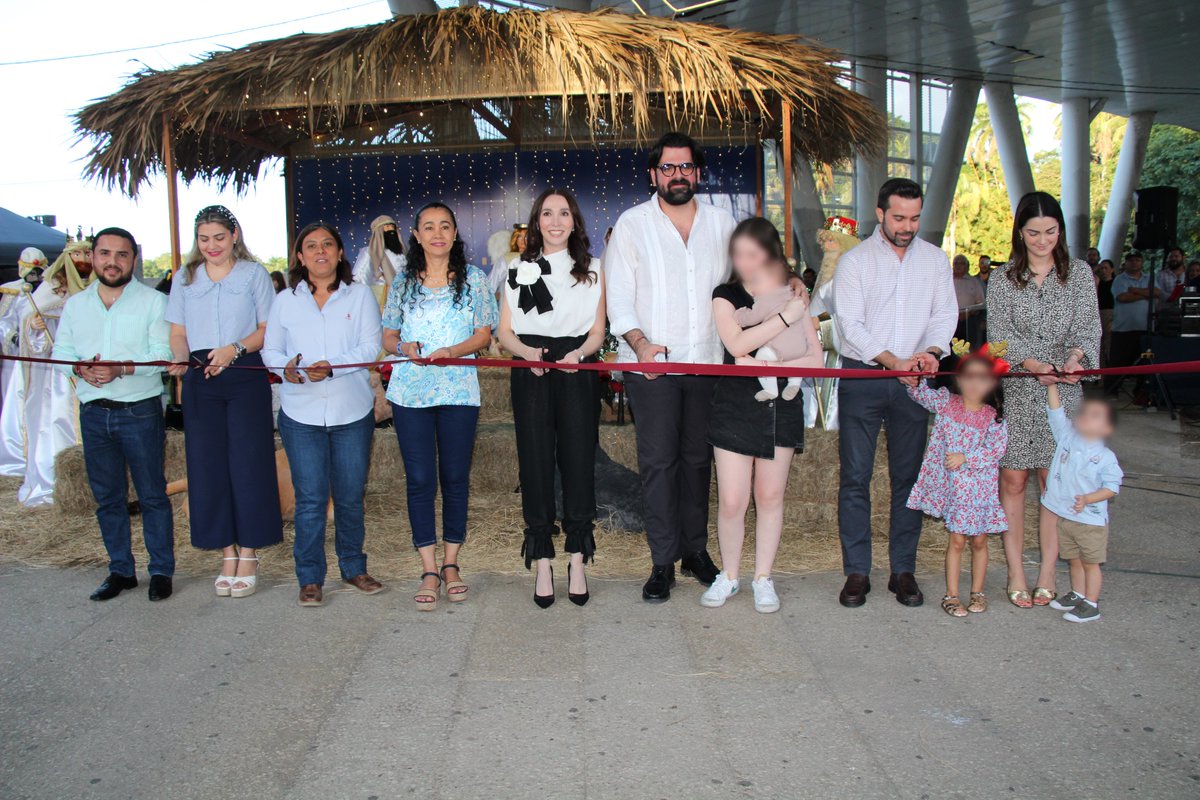 DIFTabasco's tweet photo. La Profa. Aurora Raleigh de la Cruz inauguró varios nacimientos, incluyendo los del MUSEVI, el Centro Administrativo y UJAT. Ven a disfrutar de los nacimientos del Programa “Noche Buena en Centro”, instalados en parques y espacios públicos. https://t.co/a1bX1tthZA