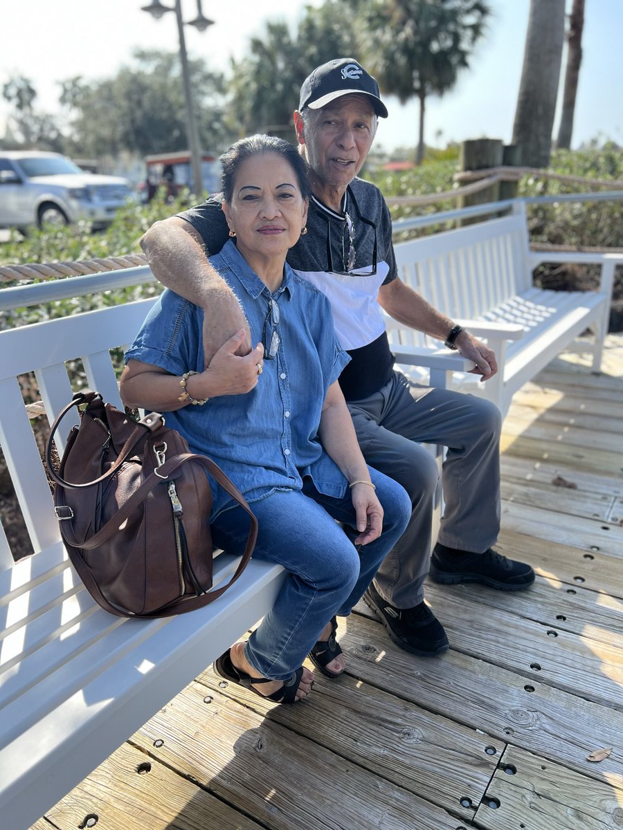 ilebileb's tweet image. Many of you don’t know, but I sold my pc and my whole set up to help my mom pay for bills.

It kills me hearing my mom say she wish she could just die or disappear because of how hard things have gotten. 

My mom has been struggling financially &amp;amp; I am trying to be there to help &amp;amp;…