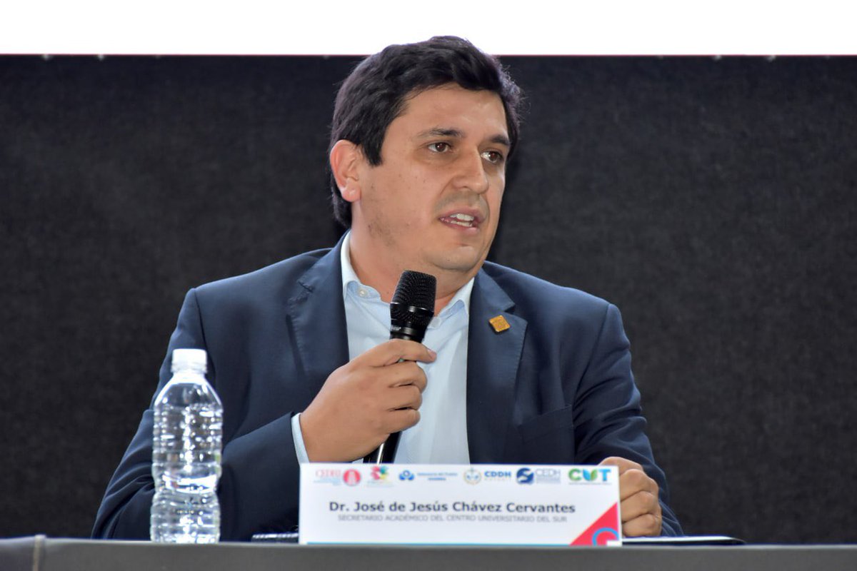 CEDHJ's tweet photo. 🔹Además, en el panel académico “La transversalidad de la educación en derechos humanos: Retos y desafíos”, participaron Magnolia Preciado Rodríguez, del #CuTonalá; José de Jesús Chávez, del #CuSur y Katya Marisol Rico Espinoza, Cuarta Visitadora general de la CEDHJ. https://t.co/WryxKwPpEw