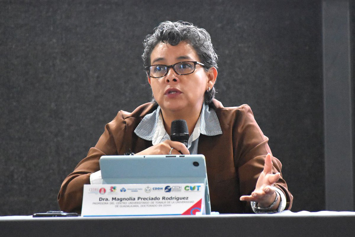 CEDHJ's tweet photo. 🔹Además, en el panel académico “La transversalidad de la educación en derechos humanos: Retos y desafíos”, participaron Magnolia Preciado Rodríguez, del #CuTonalá; José de Jesús Chávez, del #CuSur y Katya Marisol Rico Espinoza, Cuarta Visitadora general de la CEDHJ. https://t.co/WryxKwPpEw