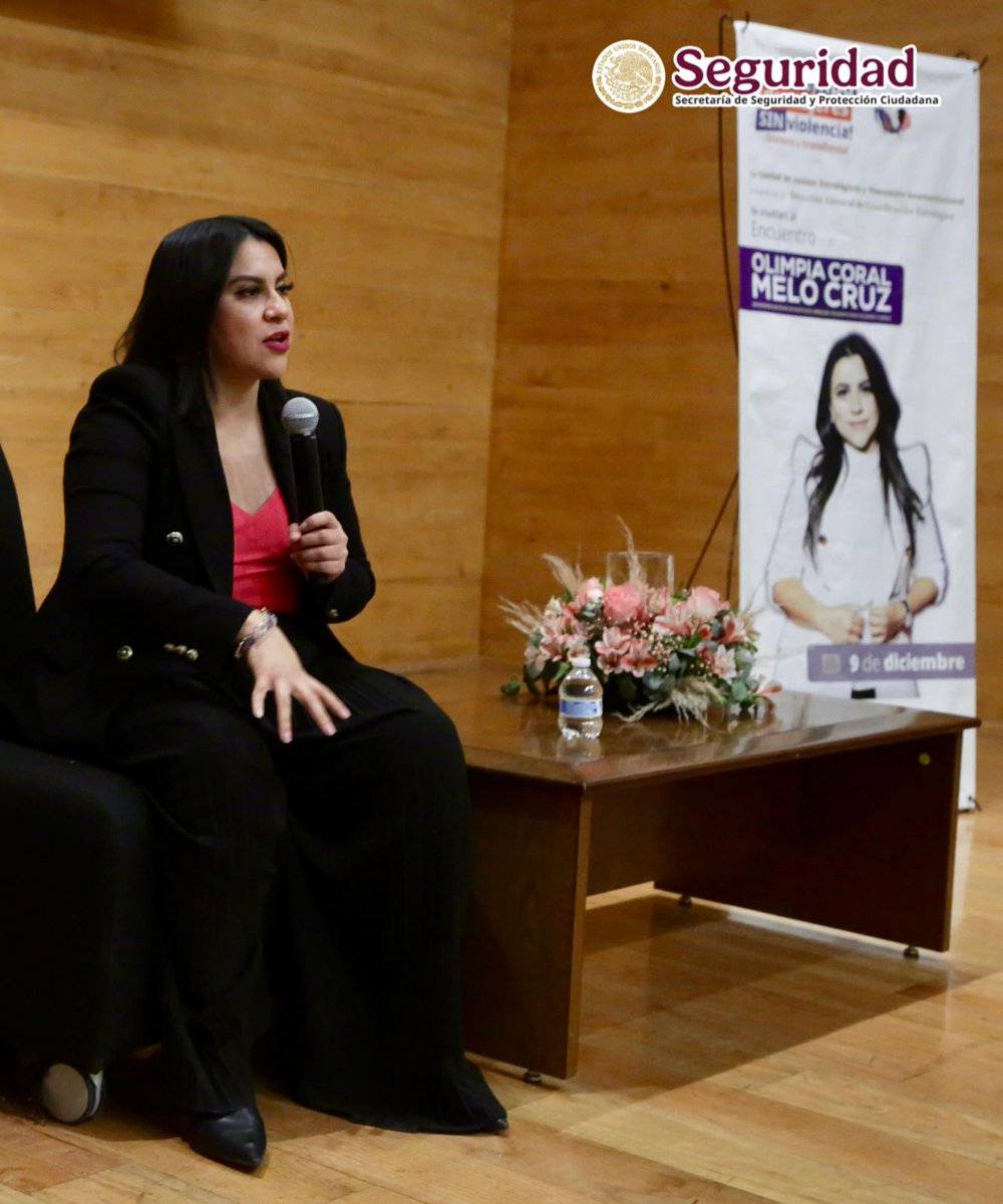 SSPCMexico's tweet photo. En las instalaciones de la #SSPC, @OlimpiaCMujer, brindó una plática informativa a las y los compañeros, con el objetivo de prevenir la violencia en contra de las mujeres, en el marco de los 16 días de activismo. #SumateYTransforma 🧡 https://t.co/LNK8ui1lZ2