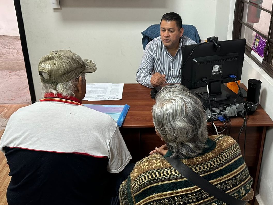 VERIVAI's tweet image. El Jefe de la Oficina de Gobierno Abierto y Transparencia Proactiva de este Órgano Garante, Lic. José Martin González Guevara; atendió a dos personas en las instalaciones del #IVAI, a quienes asesoró para la realización de solicitudes de derechos de Acceso, Rectificación,