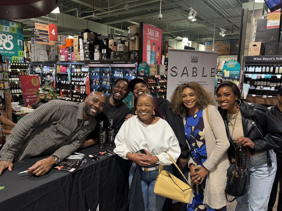 LowBudgetLaughs's tweet image. I had a #ClawsTNT 💅🏾 reunion with the great @haroldperrineau &amp;amp; we got to meet the legendary @morrischestnutofficial as they celebrated their @sablebourbon 🥃 launch! I know good #liquor so trust me this #bourbon is worth every penny! So cop a bottle…or two! 😏 #HappyHolidays🎁