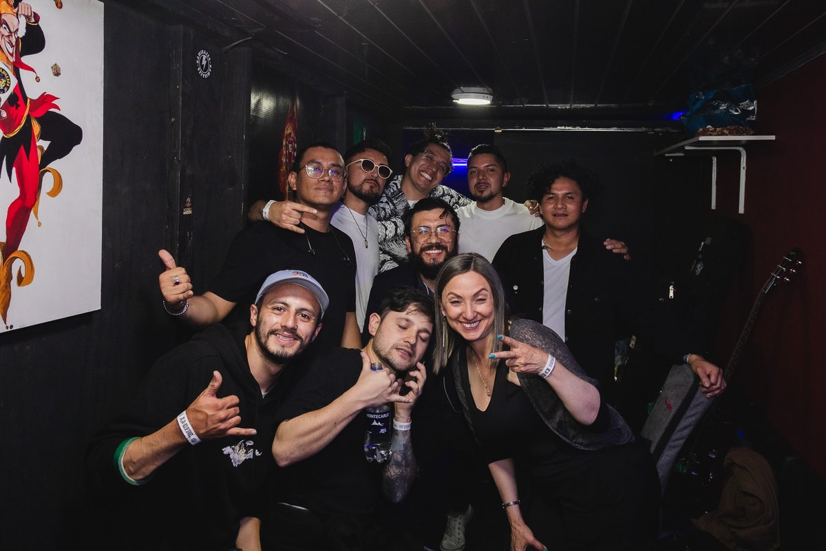 lekelmb's tweet photo. ¡Qué noche increíble! El 4 de diciembre abrimos el OLV3, un show de @Ohlaville. Gracias a ellos por la oportunidad, a @AbrilRecords y al circuito bogotano por todo lo logrado este año. Agradecemos a los asistentes y a @PerroParlante_, especialmente a Alex. Fotos por Breian Sosa. https://t.co/akSkuBaKnR