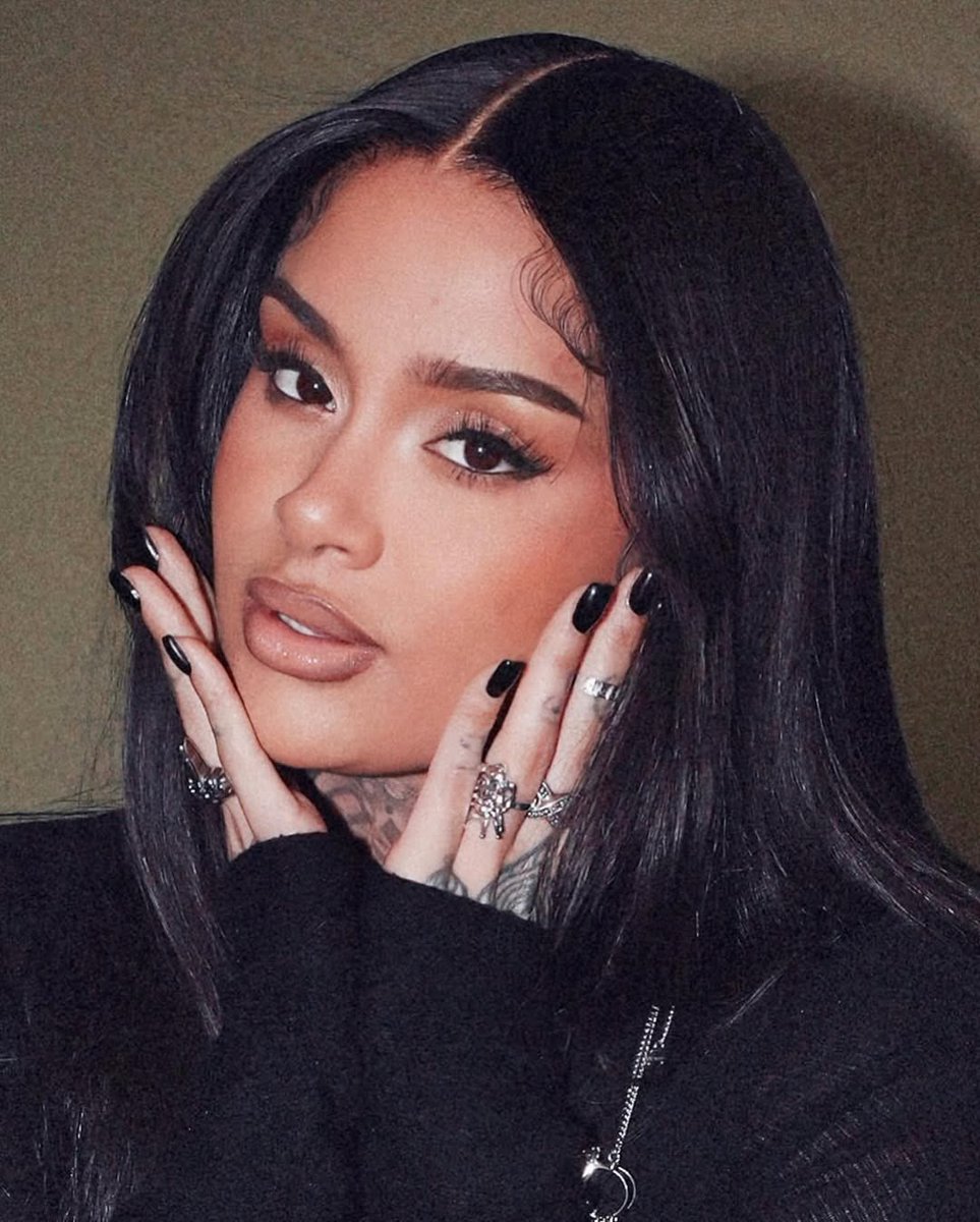 flolanitsnmi's tweet image. this face.