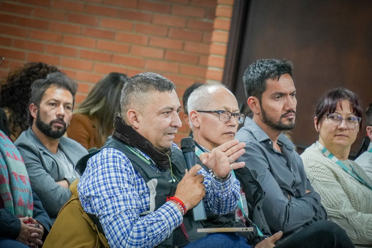 MinSaludCol's tweet photo. Hoy, #MinSaludCol realizó el conversatorio "Análisis de la Situación de Salud en el Conflicto Armado Interno y Modos de Vida Campesina", con el objetivo de profundizar en la salud pública desde una perspectiva analítica y basada en evidencia. Esto busca mejorar la toma de decisiones, especialmente en territorios con alto conflicto armado, donde se requieren acciones intersectoriales específicas. 💡
Clara Mercedes Suárez, directora de Epidemiología, destacó que el análisis detallado de la situación de salud es clave para tomar decisiones más informadas. 🏥📊