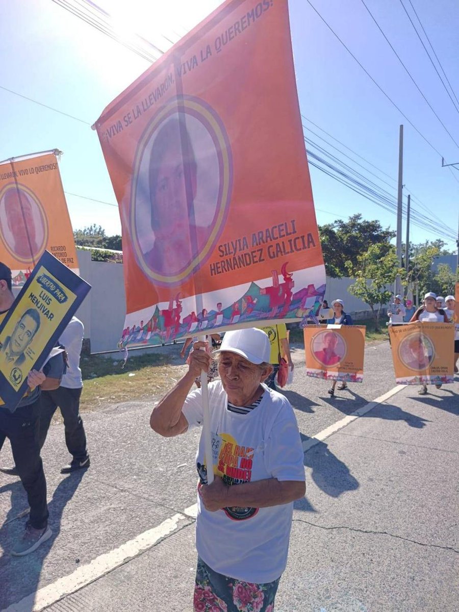 GatoEncerradoSV's tweet photo. 🔴 #CEBES y #COFAPPE hacen un llamado urgente al gobierno para que escuche el clamor de las familias y respete los derechos de los salvadoreños, especialmente en esta época, cuando la justicia y la libertad deberían prevalecer.

Foto: @Cristosal https://t.co/dnSShjSCDX