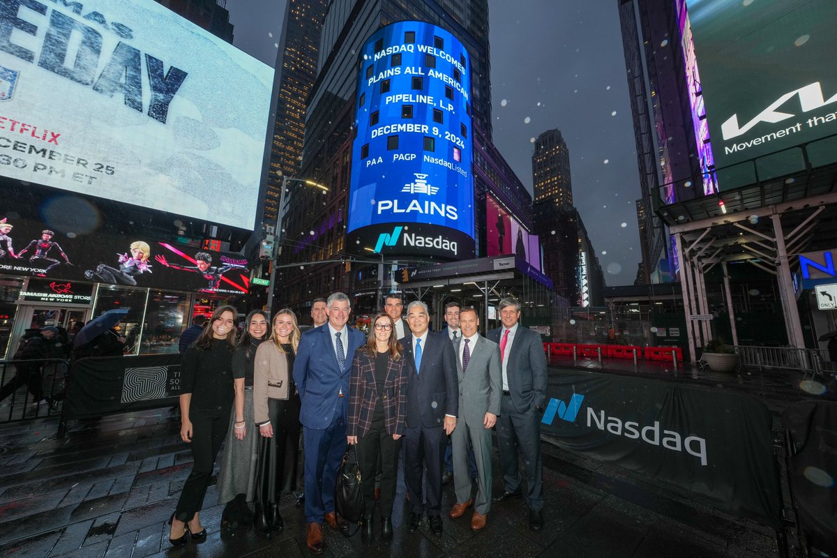 NasdaqExchange's tweet photo. ⚡ Bringing energy to life.

🛢️ Plains All American Pipeline, L.P. is one of the largest independent midstream energy companies in North America, connecting crude oil and natural gas liquids supply to the places that need it.

🎊 Thanks for joining us to ring the @Nasdaq Closing Bell, $PAA!
