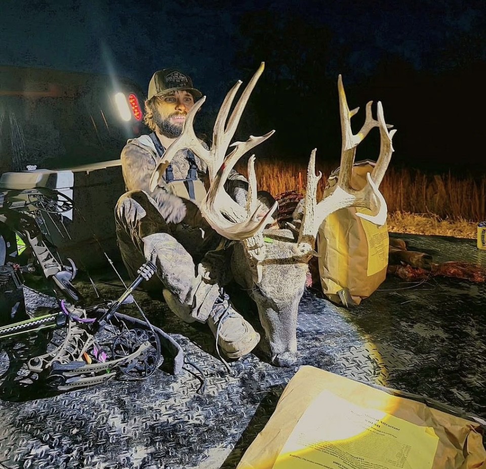 OUTDChannel's tweet photo. Congratulations to Dallas Birk for putting down this absolute GIANT whitetail from Kansas! The deer has 31 scorable points equaling 255 inches, and is one of the most impressive deer we've seen this season! - @Buckmasters 

#FindYourAdventure #hunting #outdoors #deer #deerhunting #deerseason #Kansas