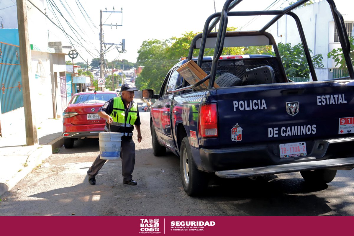 SSPCTabasco's tweet photo. La Secretaría de Seguridad y Protección Ciudadana (SSPC) a través de la Policía Estatal de Caminos (PEC) implementó el Operativo Vialidades Libres, en diferentes puntos de la ciudad. 

https://t.co/58u1TBrSI2 https://t.co/mnqgpVxiup