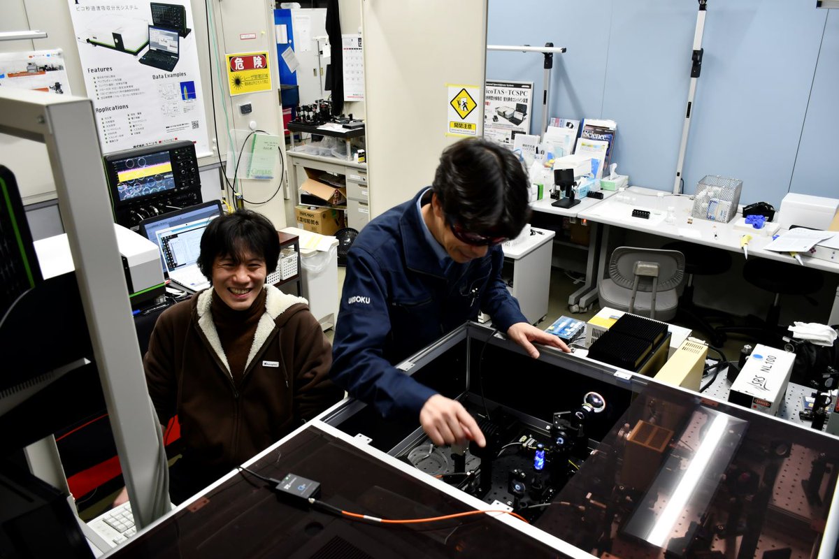 UNISOKU_PR's tweet image. 大阪大学木田研究室の重光先生が分光デモ測定のため来社されました。ありがとうございました！
#picoTAS #TSP2000 #来社実験サービス
chem.eng.osaka-u.ac.jp/~kida-lab/