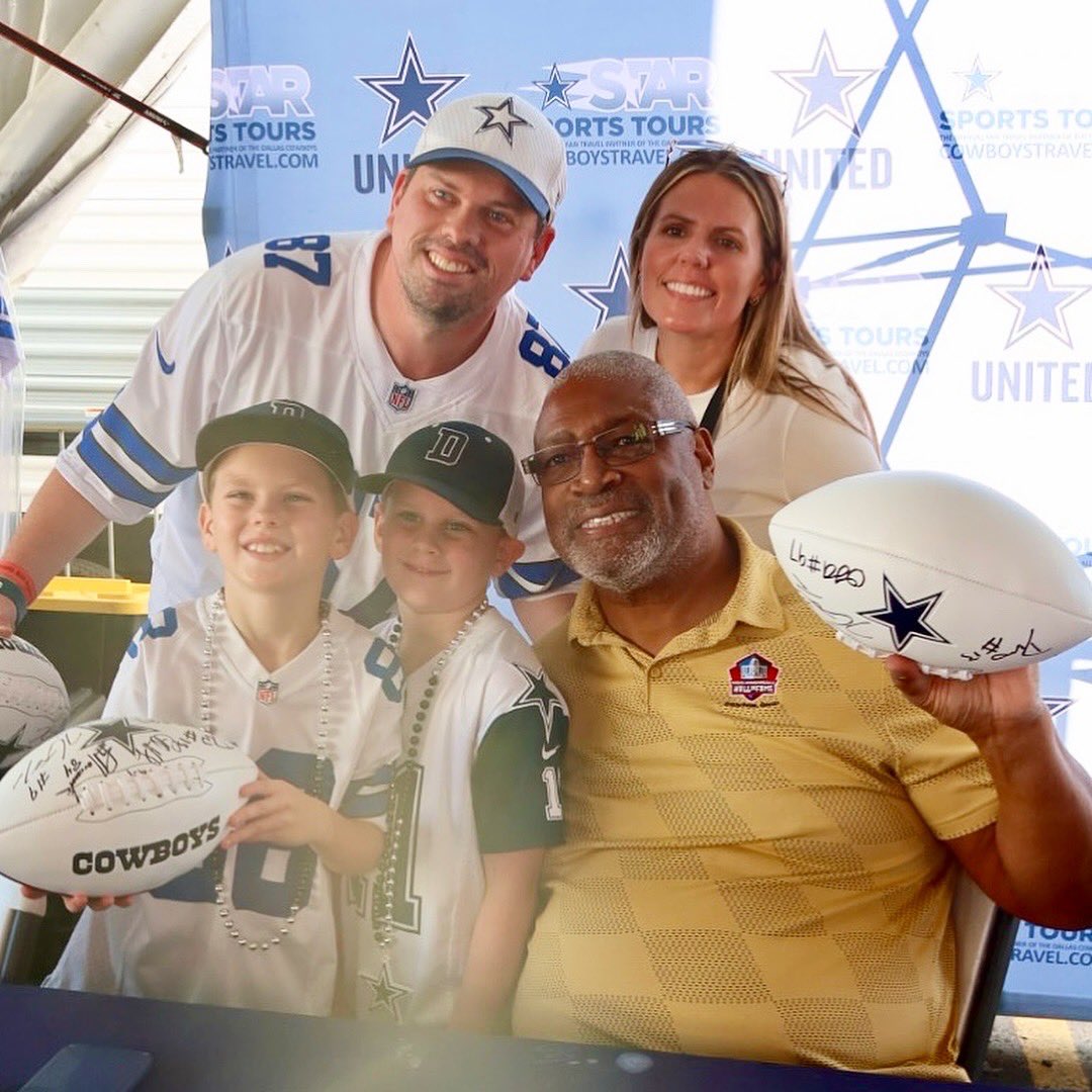 StarSportsTours's tweet photo. Is it ever really a tailgate PARTY without Charles Haley?🤩
#CINvsDAL
#DallasCowboys #OnlyWithSST #CowboysTravel #CowboysNation #WeDemBoyz #meetandgreet #MNF#pregame #tailgate #gameday #legends https://t.co/vwcDdDXzOz