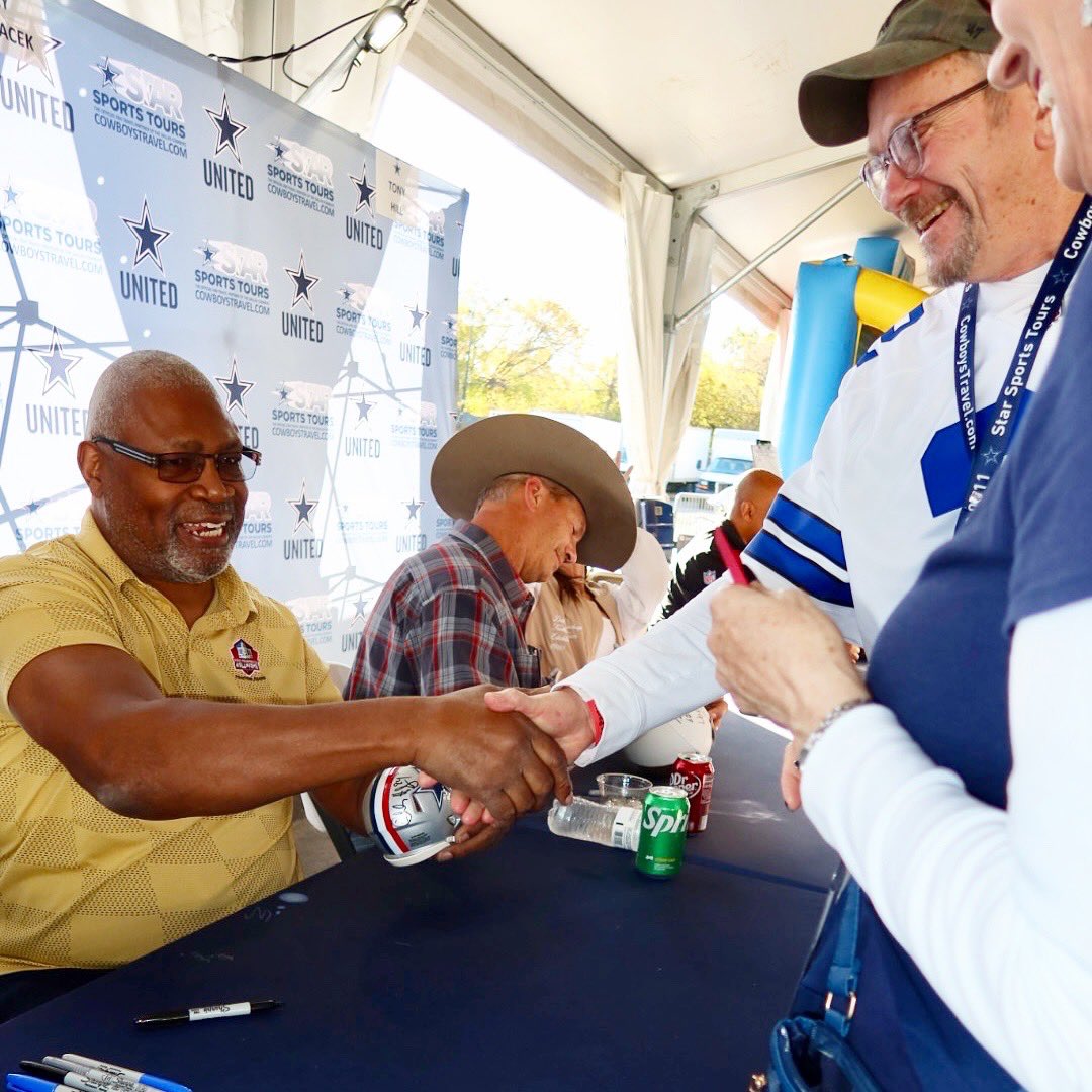 StarSportsTours's tweet photo. Is it ever really a tailgate PARTY without Charles Haley?🤩
#CINvsDAL
#DallasCowboys #OnlyWithSST #CowboysTravel #CowboysNation #WeDemBoyz #meetandgreet #MNF#pregame #tailgate #gameday #legends https://t.co/vwcDdDXzOz