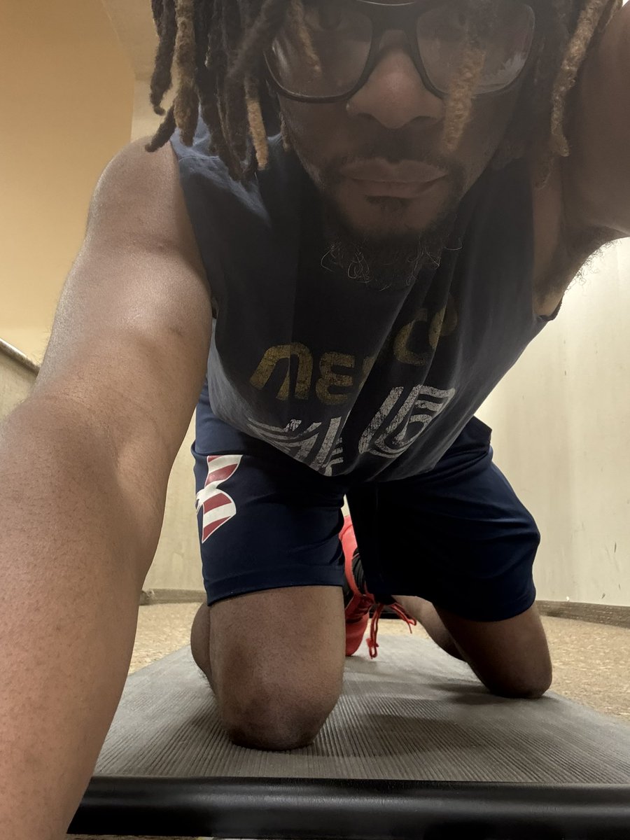 Neekid86's tweet photo. Happy Monday! #minneapolis #typicalday #minnesota #gymlife #Lifetime https://t.co/i3YWK0O689