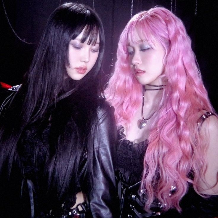 orenjigeol's tweet photo. canon/coded sapphic korean music videos – a thread https://t.co/CpaVjpDy5b