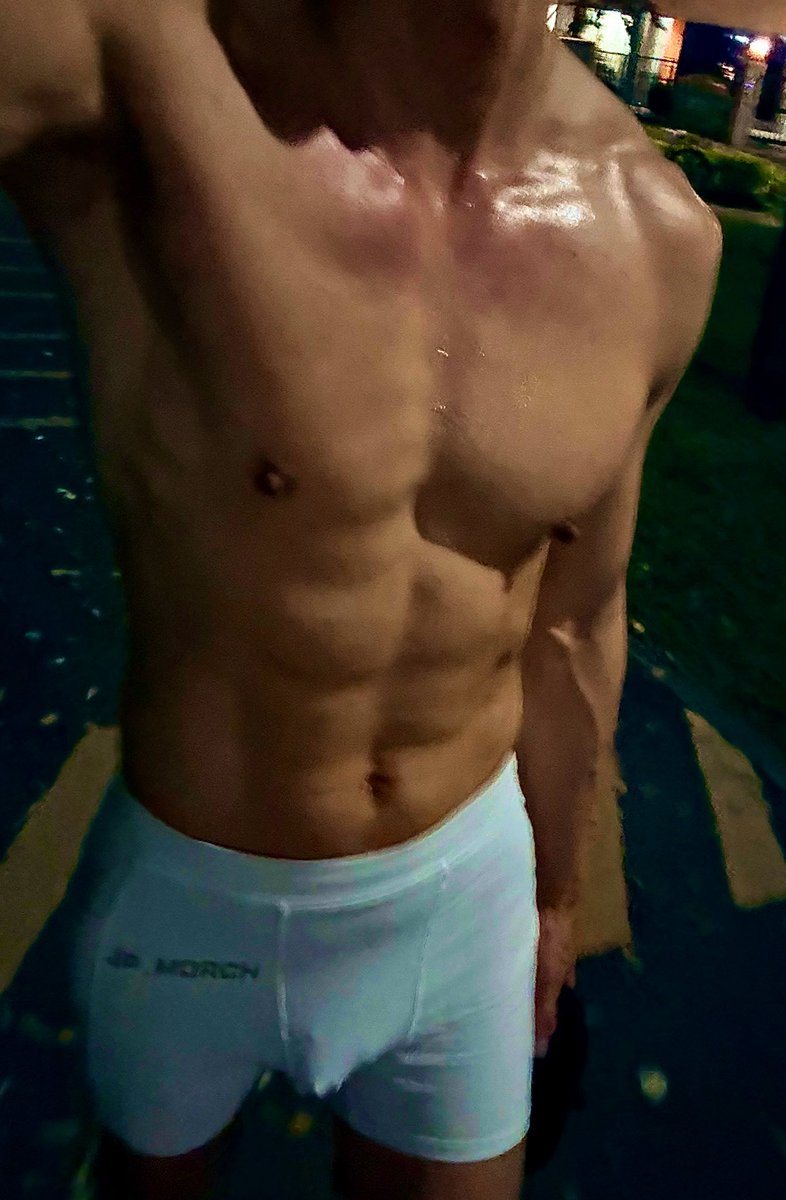 Squeezing in a morning jog to make up for the lack of time for gym. Ran with a cage cos I am remaining locked longer than originally planned, but fortunately there weren't many joggers up so early!