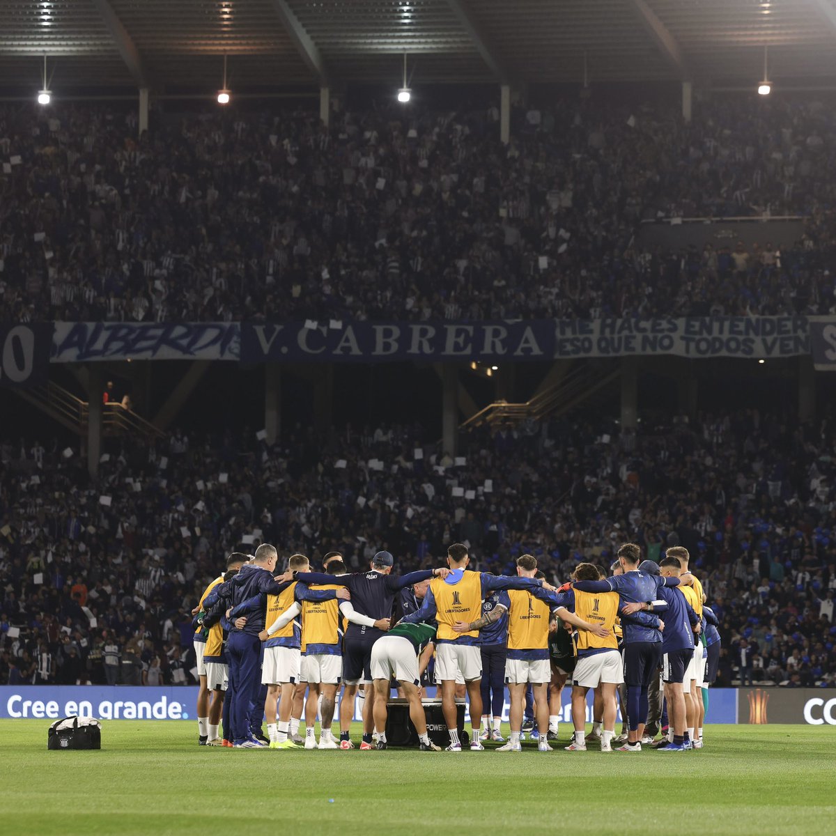 no permita el cielo, no
que se apague esta ilusión
para los maTadores
que no olvidan esta pasión 😭💙