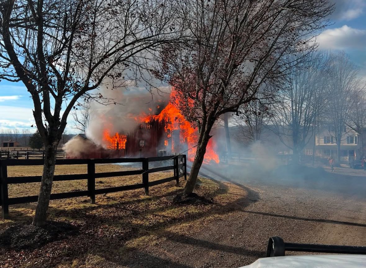 VailsGateFD's tweet image. #BarnFire 🔥