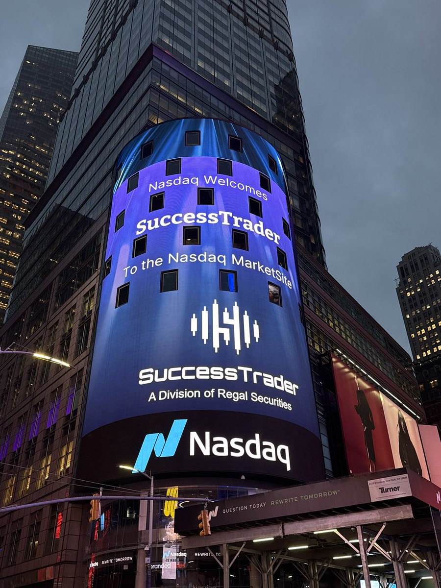AT09_Trader's tweet photo. Incredible experience being invited to the NASDAQ exchange with https://t.co/8EXiweygOE 📈
#SuccessTraderPartner https://t.co/QQNuz0SW8Y