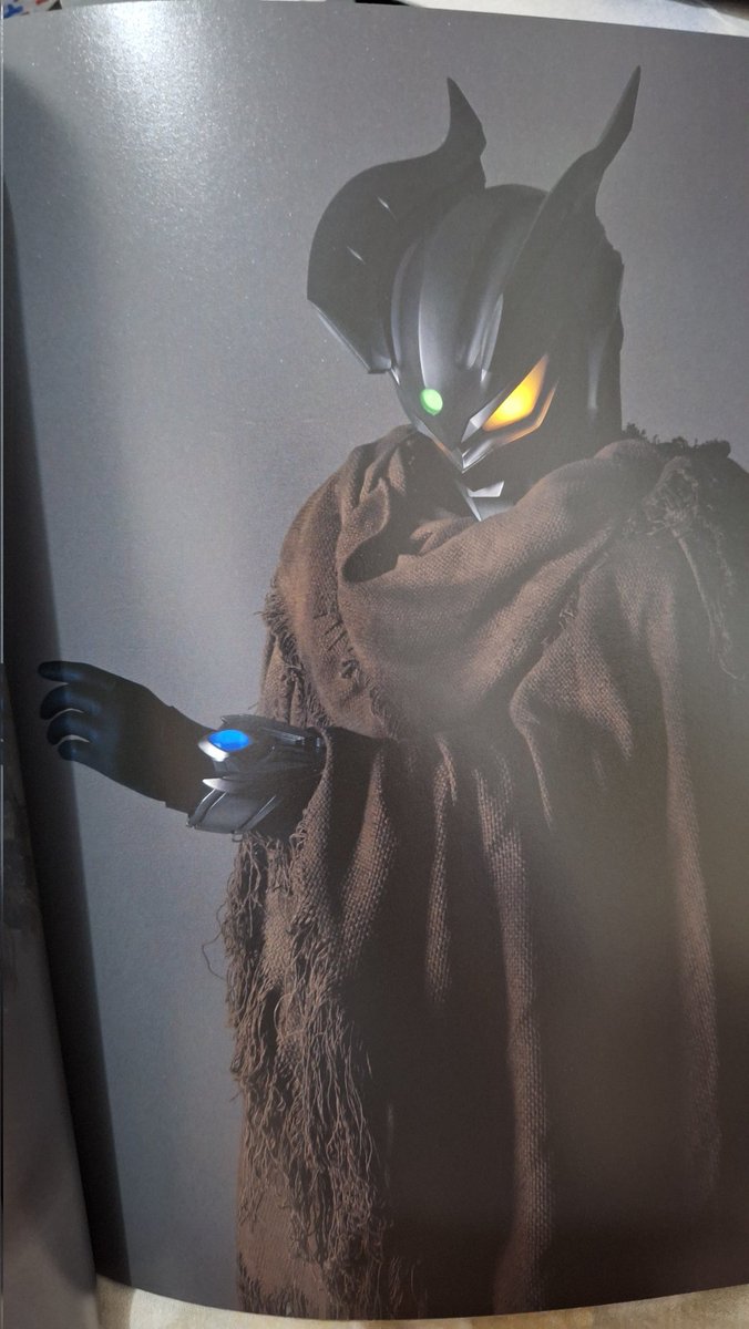 FggdddSallyL's tweet photo. Zero 15週年 寫真集入手
浪人形態 opening 印象最深~
Kick 力好高~~
#ウルトラマンゼロ
#zero15 #CountdowntoZero 
#岩田栄慶 https://t.co/BZdaN1sMx5