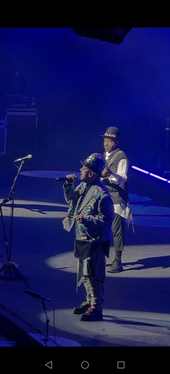 pjames7229's tweet photo. Kin George back on the stage, what a ledge @BoyGeorge @cultureclub https://t.co/d0JcRS6Zk2
