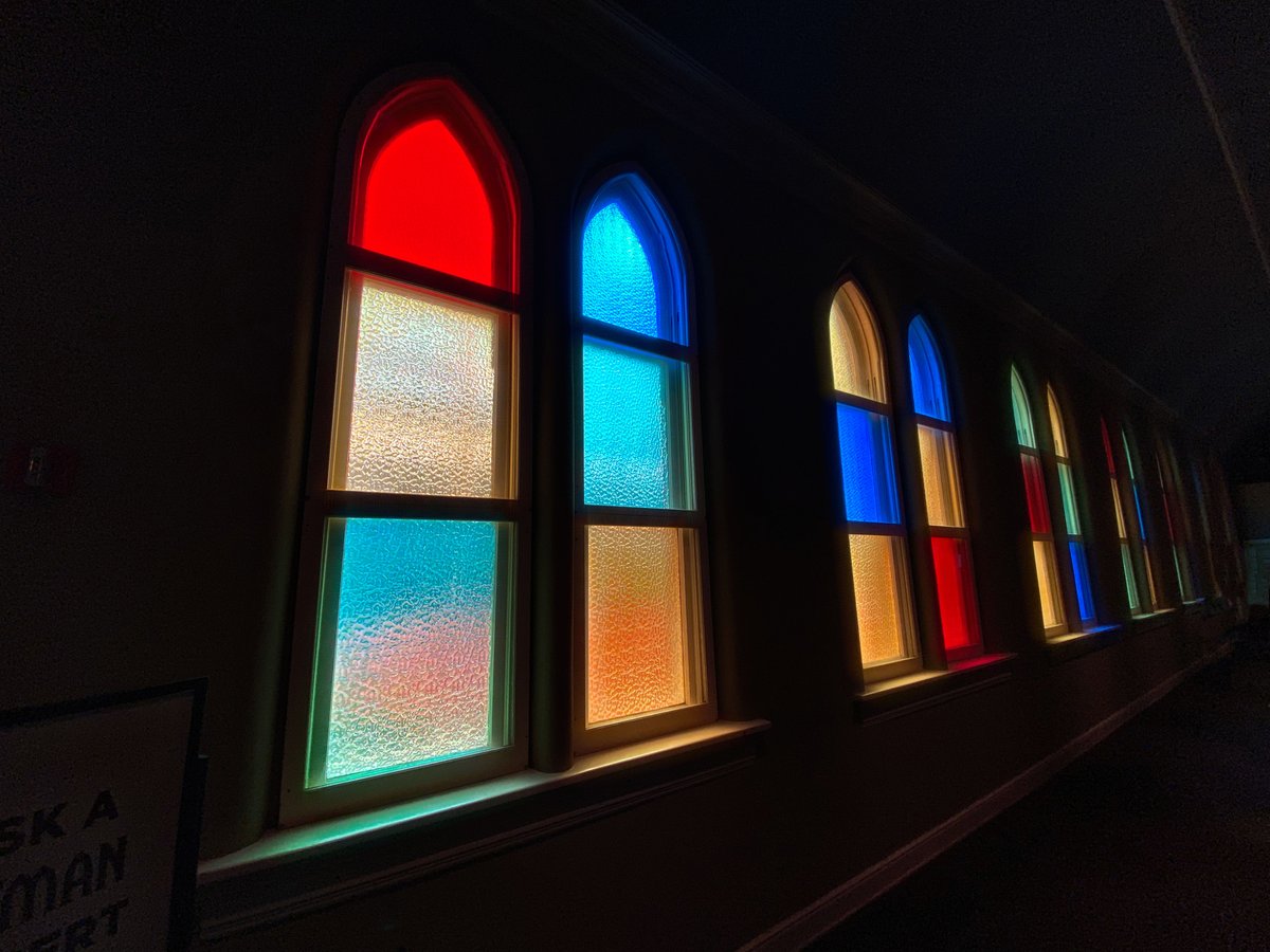 JennyLaBouff's tweet image. Captured this stunning view of the stained glass windows at the Ryman Auditorium in Nashville.✨
 #RymanAuditorium #Nashville #StainedGlassBeauty"