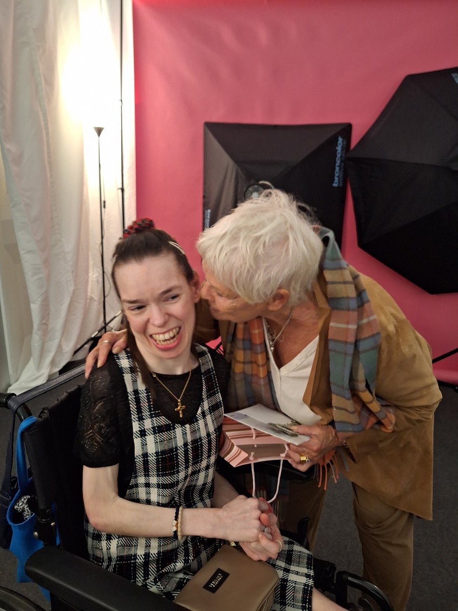 siobhanx3's tweet photo. Today #December9th is #DameJudiDench's 90th #birthday:
On #October5th I met the talented #JudiDench at the #CheltenhamLiteratureFestival (which I attended as part of my 40th #birthday celebrations!)
A lifetime hightlight was a birthday kiss from #JudiDench!
#photooftheday https://t.co/p2Pxb2zfbL