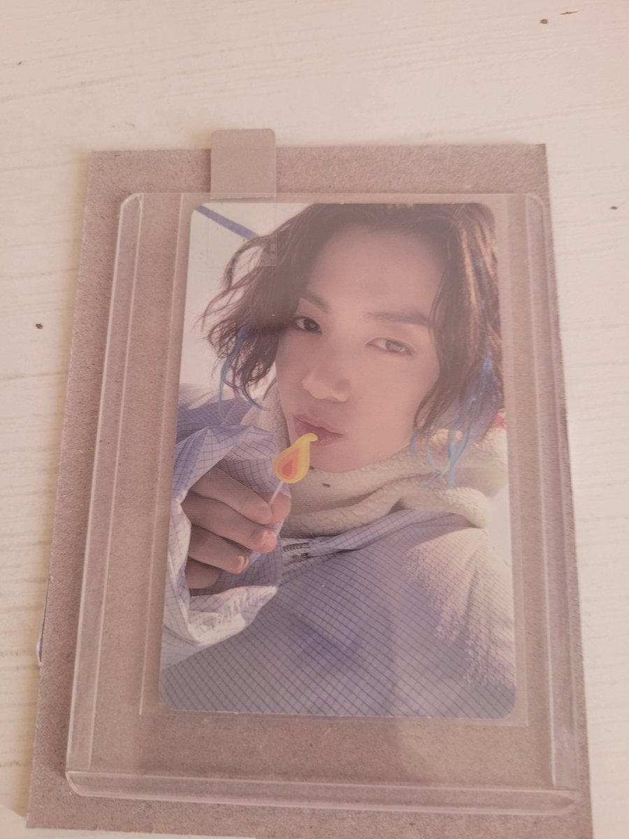 koobasky's tweet photo. feedback positivo para @minje0ngie por me vender esse jk do winter package! ele veio bem embalado, chegou rápido e ela foi muito querida. obrigada! 💗 https://t.co/9RNItLfriS