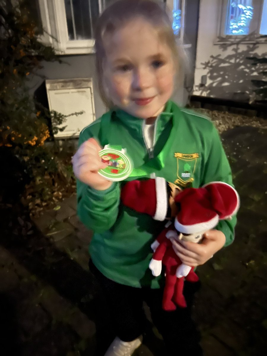 Virtual runs for December. Olivia did the Elf run after school, a quick run around to see some Xmas lights for her last little effort this year for our two charities.

<a href="/DemelzaCharity/">Demelza Charity</a> 
justgiving.com/page/challenge…

<a href="/tommys/">Tommy's</a> 
justgiving.com/page/challenge…