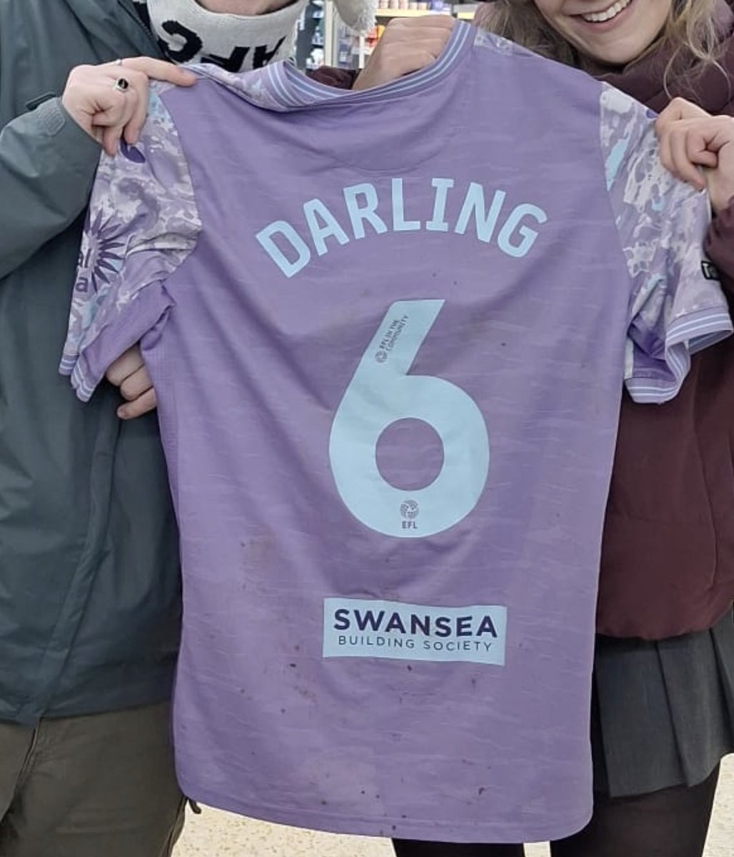 LizaAppleTiza's tweet photo. Absolutely heartbroken. Saturday I was out in Greenwich and I lost my #Swans shirt. This shirt is so important to me. I have asked around local pubs. If anyone can help me find it I will be so grateful! #swanseacity #coys #scafc https://t.co/xlPkMuq39M