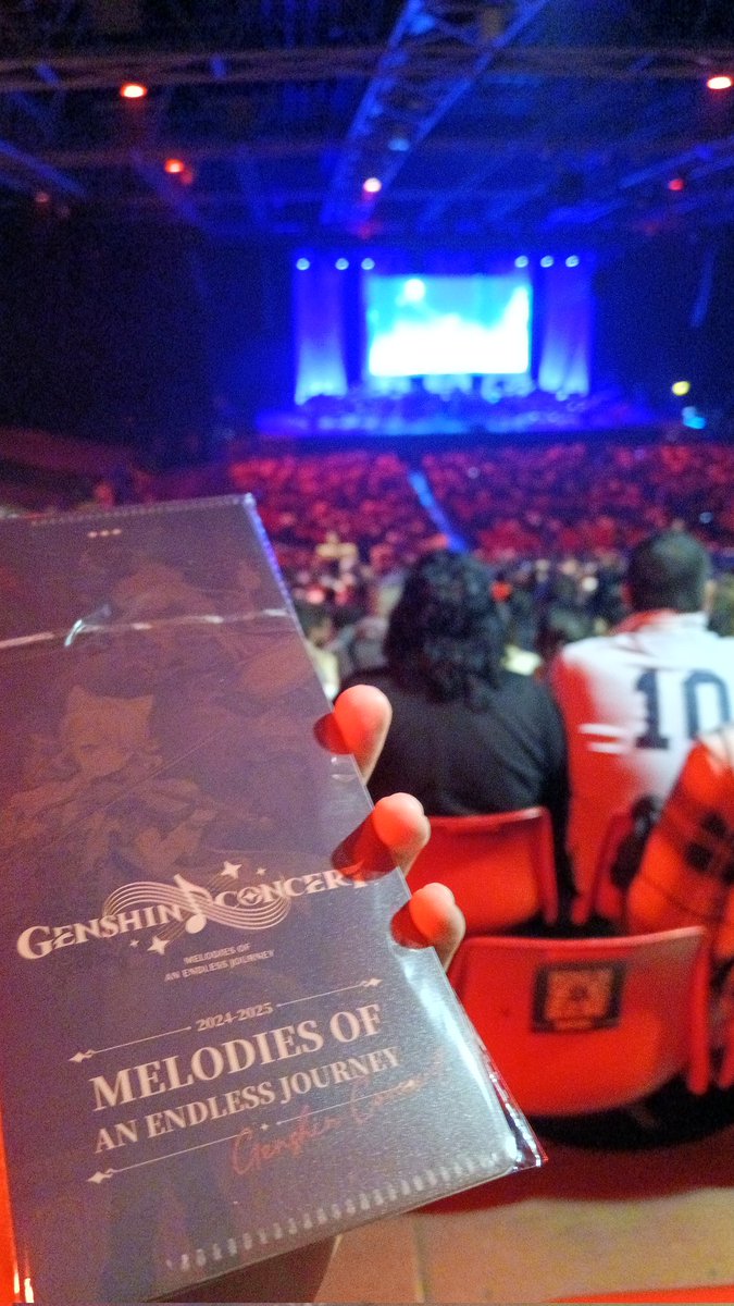 MccNixin's tweet image. Dimanche soir, j'ai eu l'occasion d'aller au concert d'orchestre symphonique de Genshin Impact. Moment inoubliable ça faisait 4 ans que j'attendais ce moment.
J'ai même pu faire mon 1er selfie avec un abonné 🙏✨