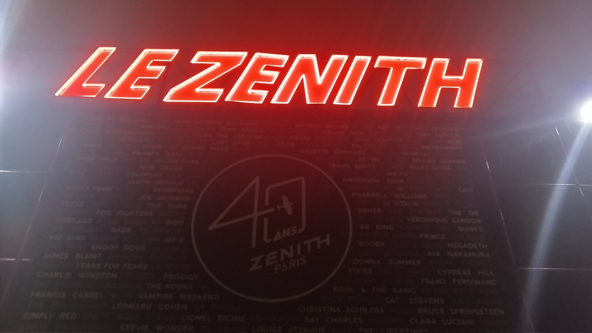 MccNixin's tweet image. Dimanche soir, j'ai eu l'occasion d'aller au concert d'orchestre symphonique de Genshin Impact. Moment inoubliable ça faisait 4 ans que j'attendais ce moment.
J'ai même pu faire mon 1er selfie avec un abonné 🙏✨