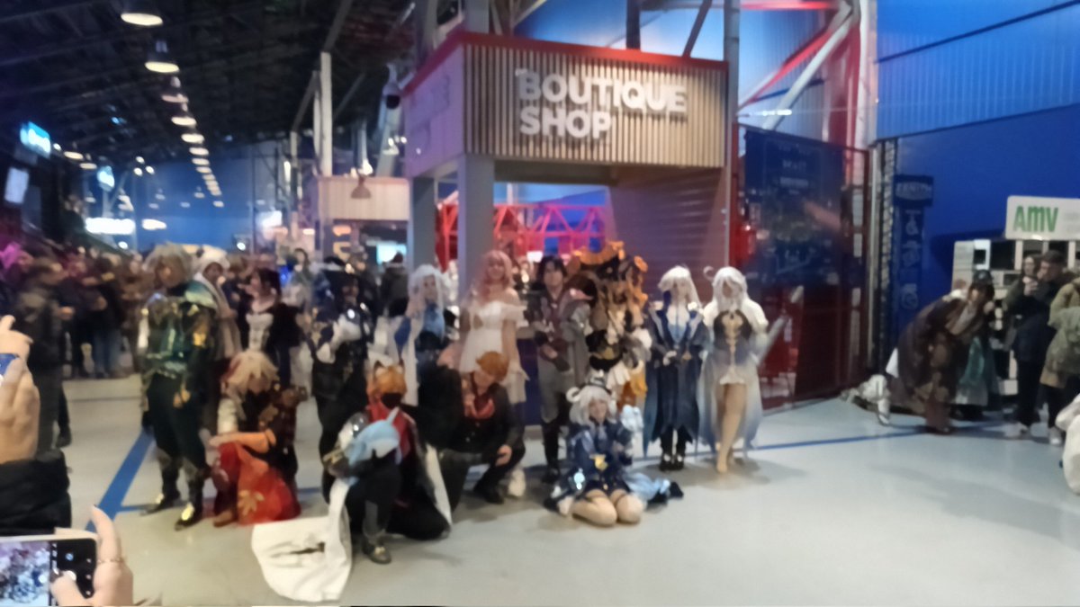 MccNixin's tweet image. Dimanche soir, j'ai eu l'occasion d'aller au concert d'orchestre symphonique de Genshin Impact. Moment inoubliable ça faisait 4 ans que j'attendais ce moment.
J'ai même pu faire mon 1er selfie avec un abonné 🙏✨