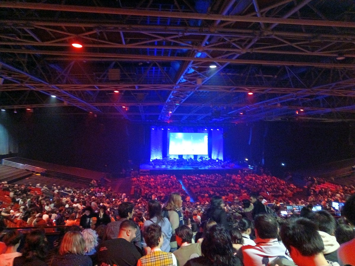 MccNixin's tweet image. Dimanche soir, j'ai eu l'occasion d'aller au concert d'orchestre symphonique de Genshin Impact. Moment inoubliable ça faisait 4 ans que j'attendais ce moment.
J'ai même pu faire mon 1er selfie avec un abonné 🙏✨