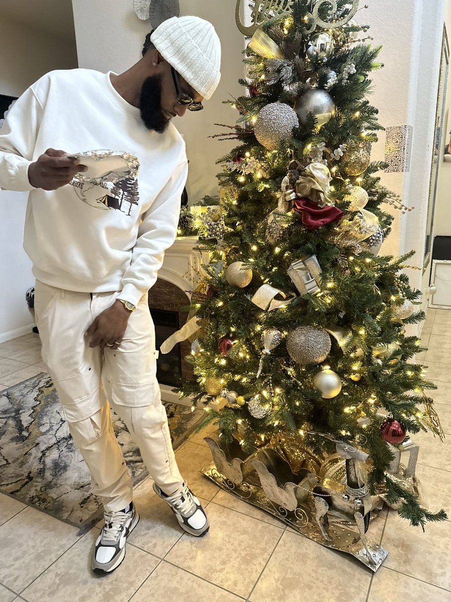 biganauu's tweet photo. I can take my shoes off still I won’t see de-feat🦶🫡🔥

#freemoneymon #supaanau https://t.co/3o5EsagtMk