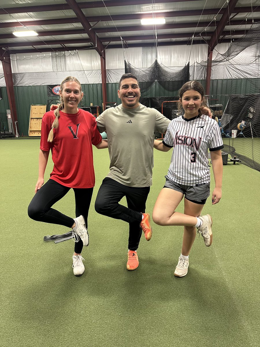 addywilmoth2026's tweet photo. So thankful I got the opportunity to work with @FootDoctor_Esia, can’t wait to continue to work on the things I learned! @VisionElite18u @FastpitchVision https://t.co/lrqaeoOgKr