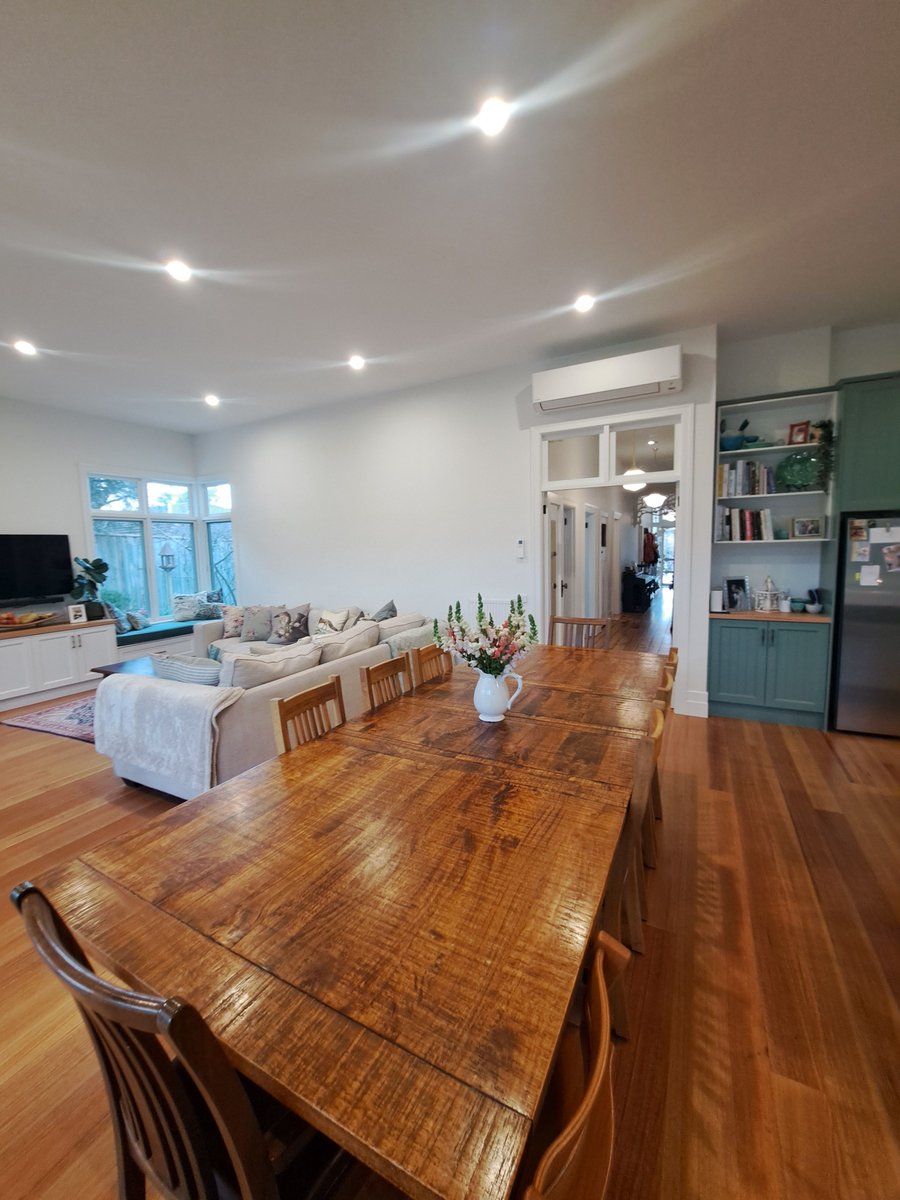 DuncanThompsonX's tweet photo. Experience our home's transformation with a stunning open-plan living area, ideal for gatherings. The new rear extension floods the space with natural light, creating a bright, inviting atmosphere. Discover the change! 😮 #InteriorDesign #OpenPlanLiving https://t.co/pG78pnOsQj
