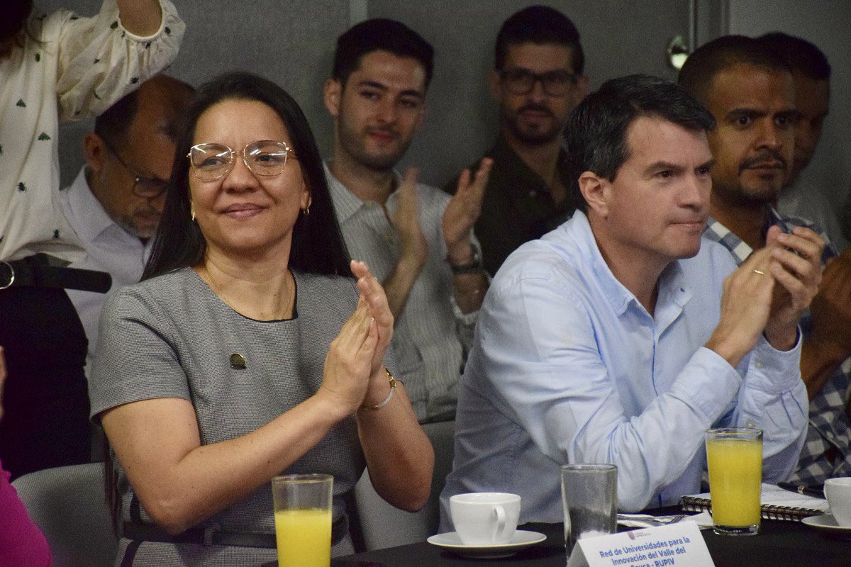 DGI_USC's tweet photo. 👩‍🔬✨ La Dra. Claudia Zúñiga, Directora General de Investigaciones de la USC, participó en el Consejo Asesor de Desarrollo Económico de la @AlcaldiaDeCali. https://t.co/pCORcOgFfN