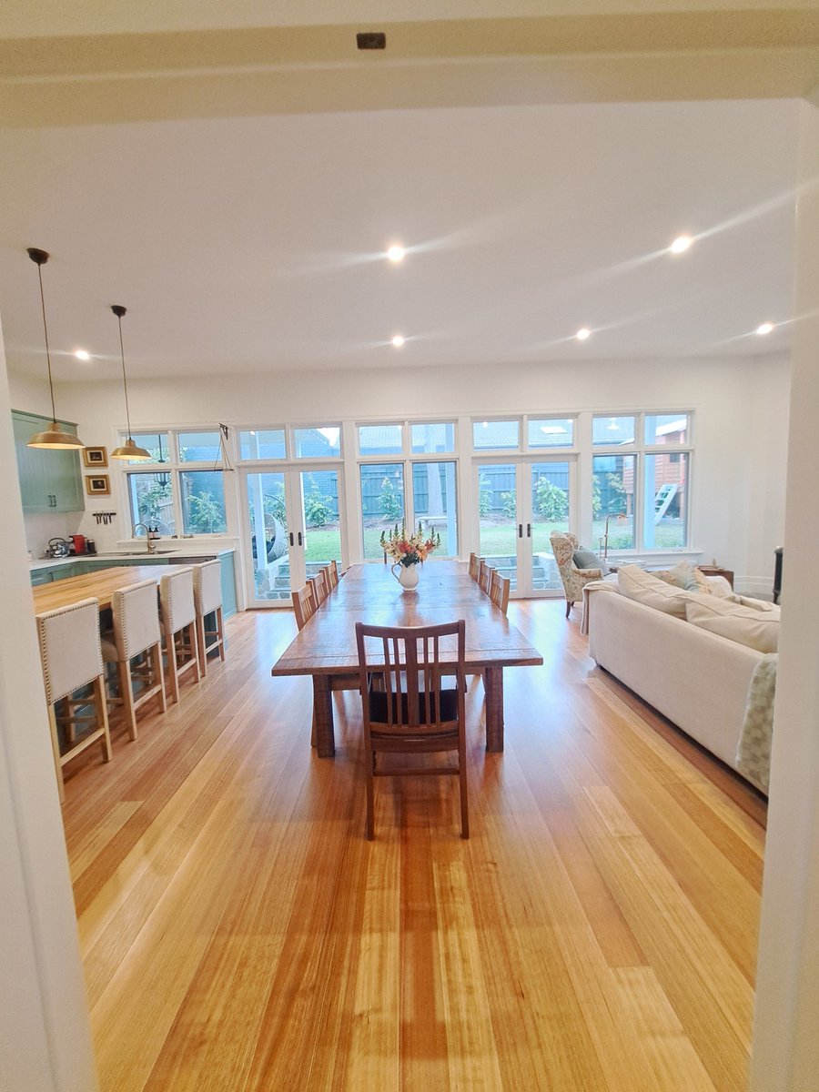 DuncanThompsonX's tweet photo. Experience our home's transformation with a stunning open-plan living area, ideal for gatherings. The new rear extension floods the space with natural light, creating a bright, inviting atmosphere. Discover the change! 😮 #InteriorDesign #OpenPlanLiving https://t.co/pG78pnOsQj