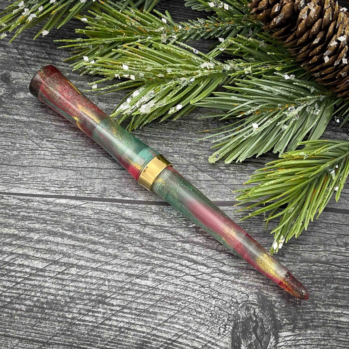 edisonpenco's tweet photo. 2024 Holiday Limited Edition! An Elysian in a special material from Lisa Marie with Pourly Controlled. A beautiful highly translucent, red, green, gold, sparkly material. This LE is limited to 25 pens.

https://t.co/VoJsYMHGIJ https://t.co/USLeQwqPEe